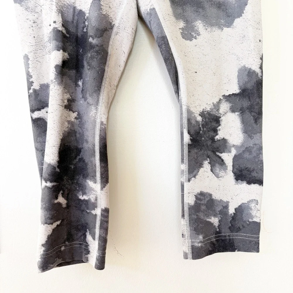 Lululemon Floral Print Cropped Leggings - Picture 3 of 6
